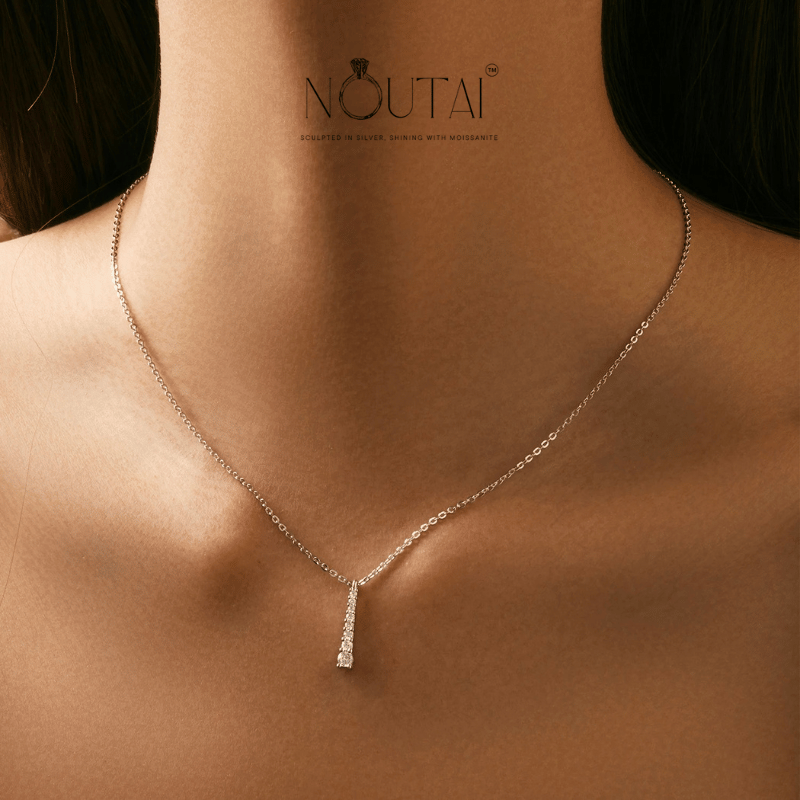 Colgante minimalista de moissanita Noutai: joyería de plata de ley para mujer
