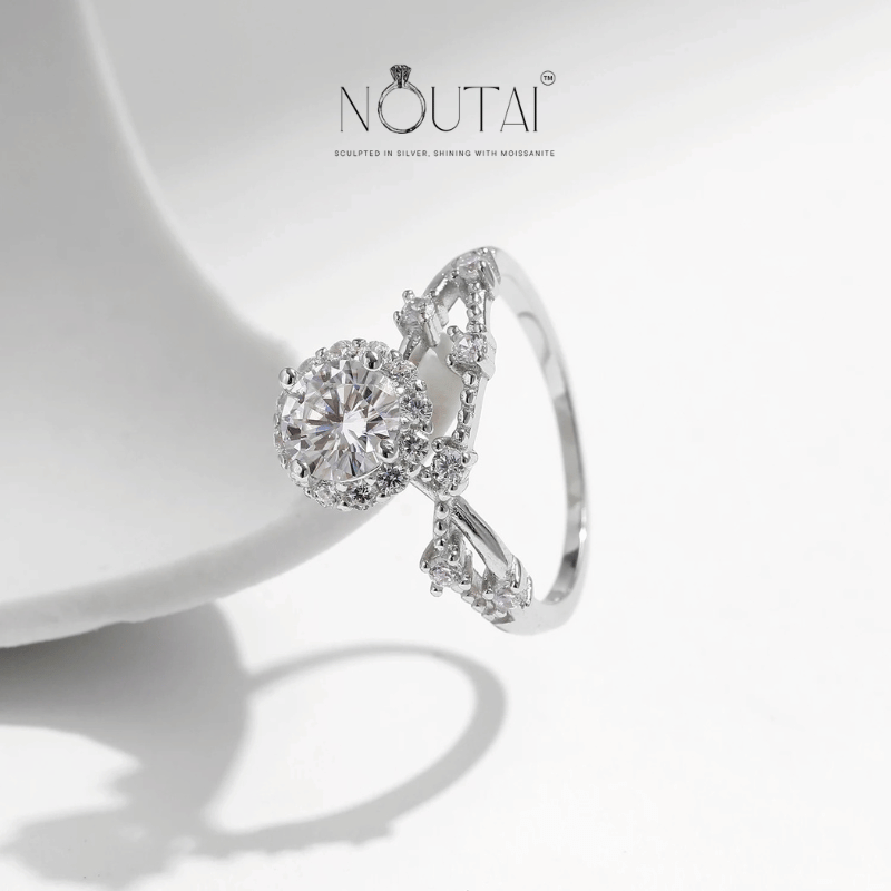 Noutai 0.8ct Moissanite Halo Ring – 925 Sterling Silver