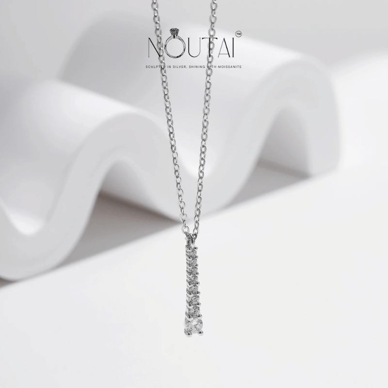 Colgante minimalista de moissanita Noutai: joyería de plata de ley para mujer