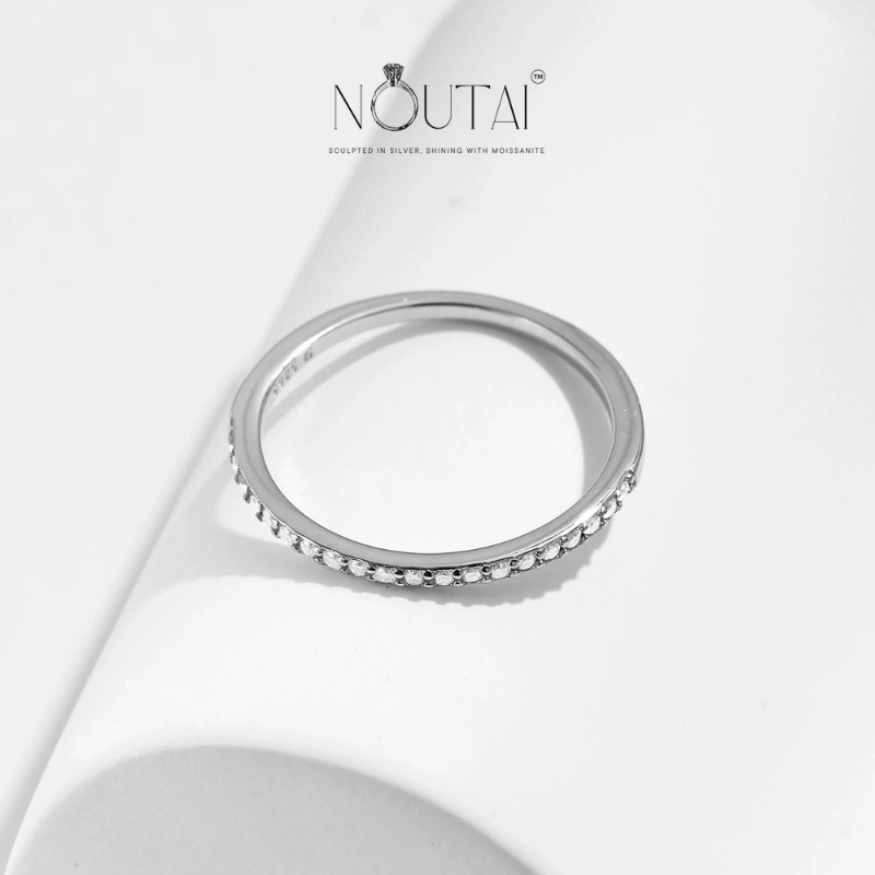 Noutai Simple Eternity Moissanite Ring – 925 Sterling Silver