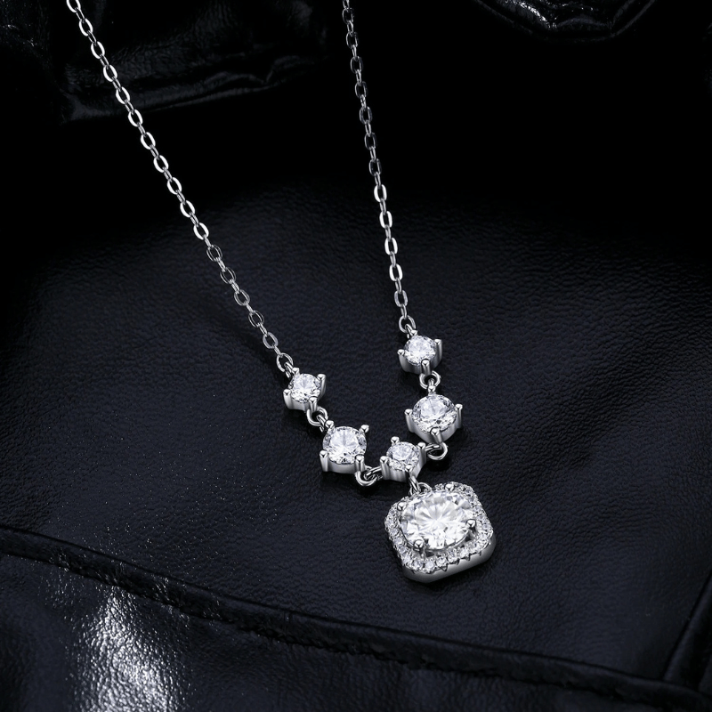 Noutai 1ct D Color Moissanite Halo Pendant Necklace – 925 Sterling Silver