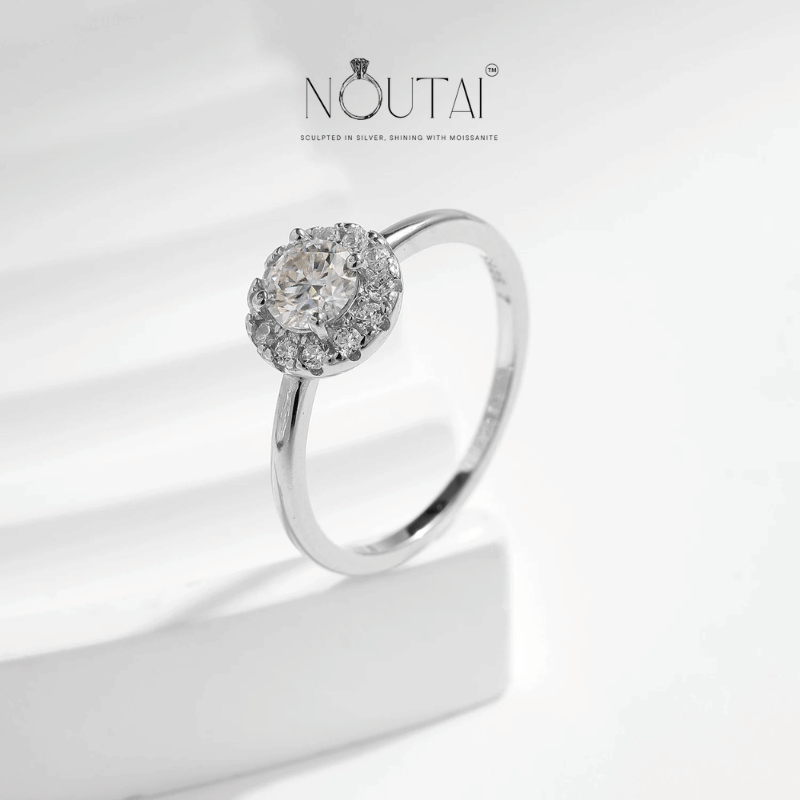 Noutai 0.5ct D Color VVS1 Round Moissanite Ring – 925 Sterling Silver