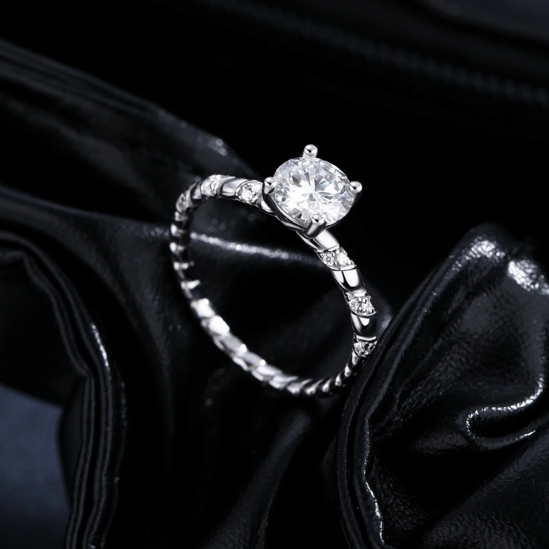 Noutai 1ct Sparkling Twist Moissanite Wedding Band – 925 Sterling Silver