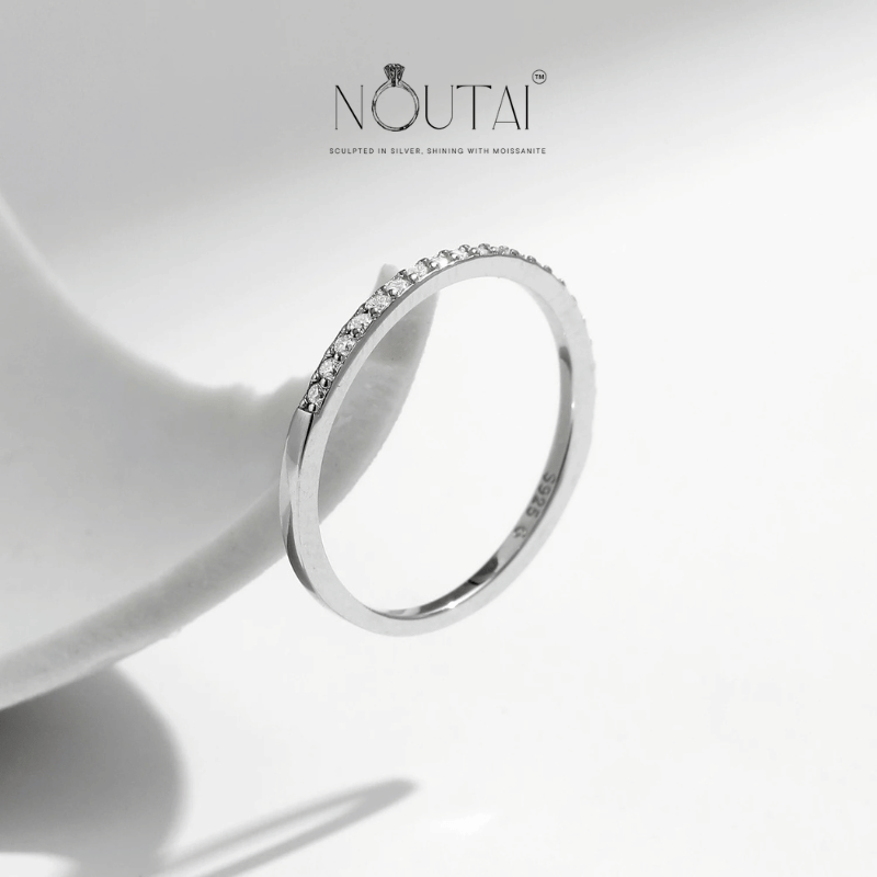 Noutai Simple Eternity Moissanite Ring – 925 Sterling Silver