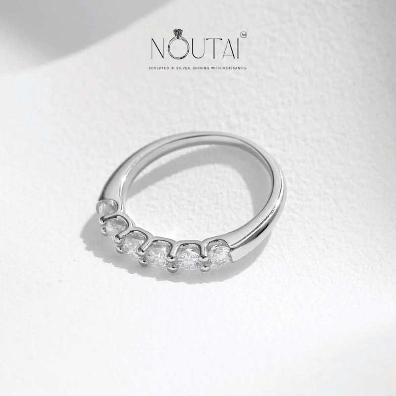 Noutai D Color VVS1 EX Round Moissanite Eternity Band – 925 Sterling Silver
