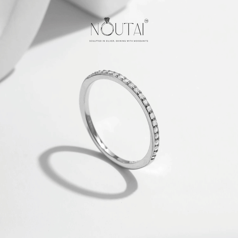 Noutai Simple Eternity Moissanite Ring – 925 Sterling Silver
