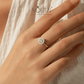 Anillo Noutai con halo de moissanita: elegante joya de boda para mujer