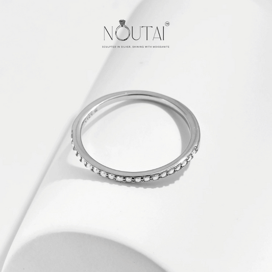 Noutai Simple Eternity Moissanite Ring – 925 Sterling Silver