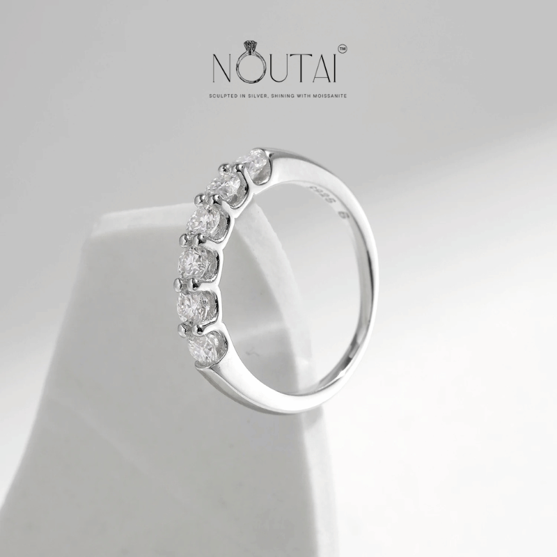 Noutai D Color VVS1 EX Round Moissanite Eternity Band – 925 Sterling Silver