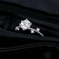 Anillo de moissanita de seis garras con flor Noutai: joyería nupcial para mujer