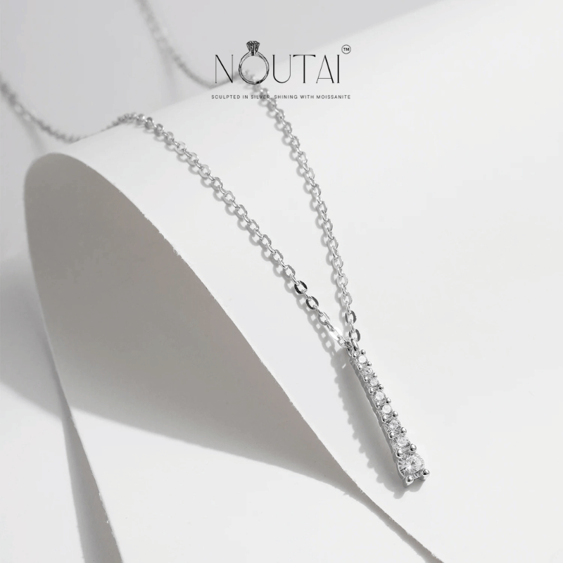 Colgante minimalista de moissanita Noutai: joyería de plata de ley para mujer