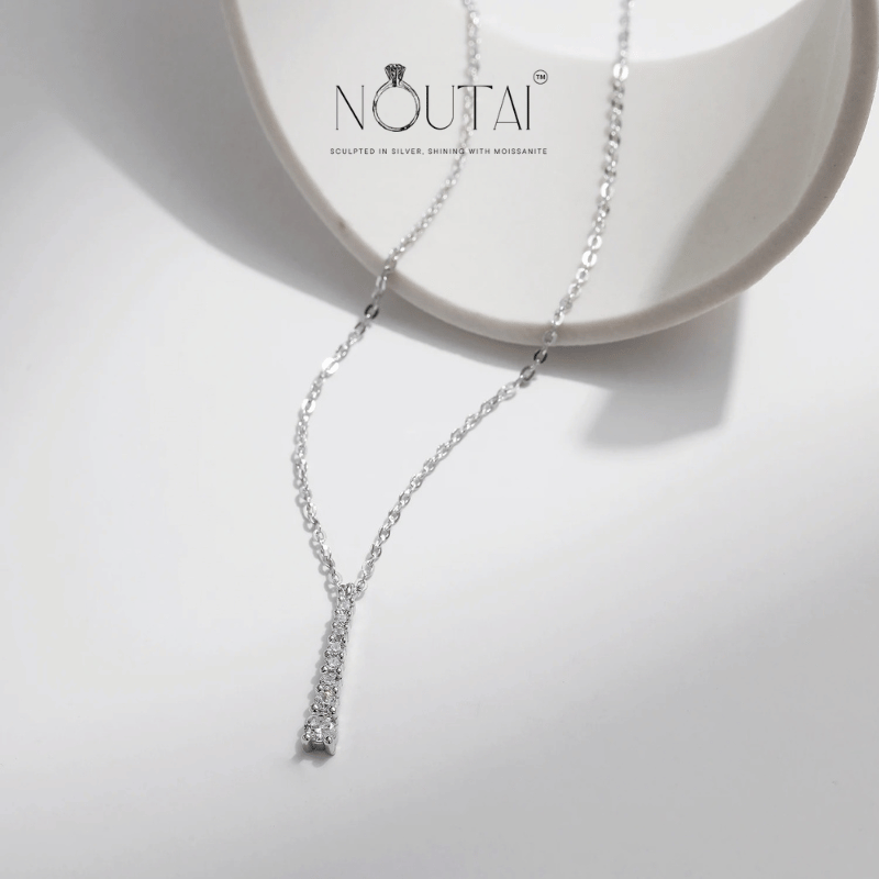 Colgante minimalista de moissanita Noutai: joyería de plata de ley para mujer
